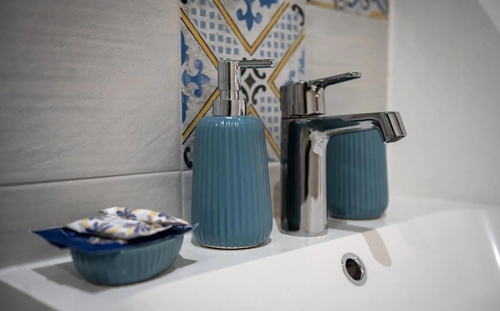 Wabi Sabi Studio Vicino Metro M1 Mailand 0*,  Italien